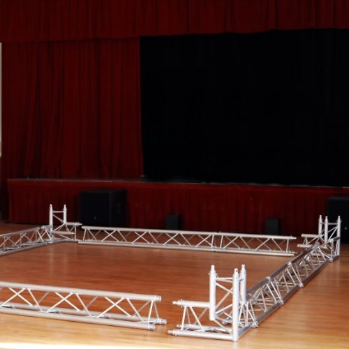 Systèmes d'Assemblage pour Structures Scéniques