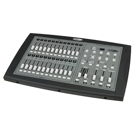Console DMX à mémoires 12/24 circuits SHOWTEC Showmaster 24 MKII